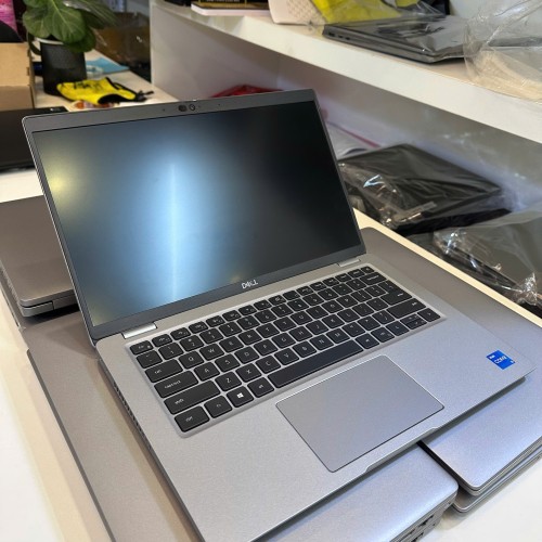 Latitude 5520 i5-1145g7 8GB 256gb 15.6 inch FHD Latitude 5520 i5-1145g7 8GB 256gb 15.6 inch FHD